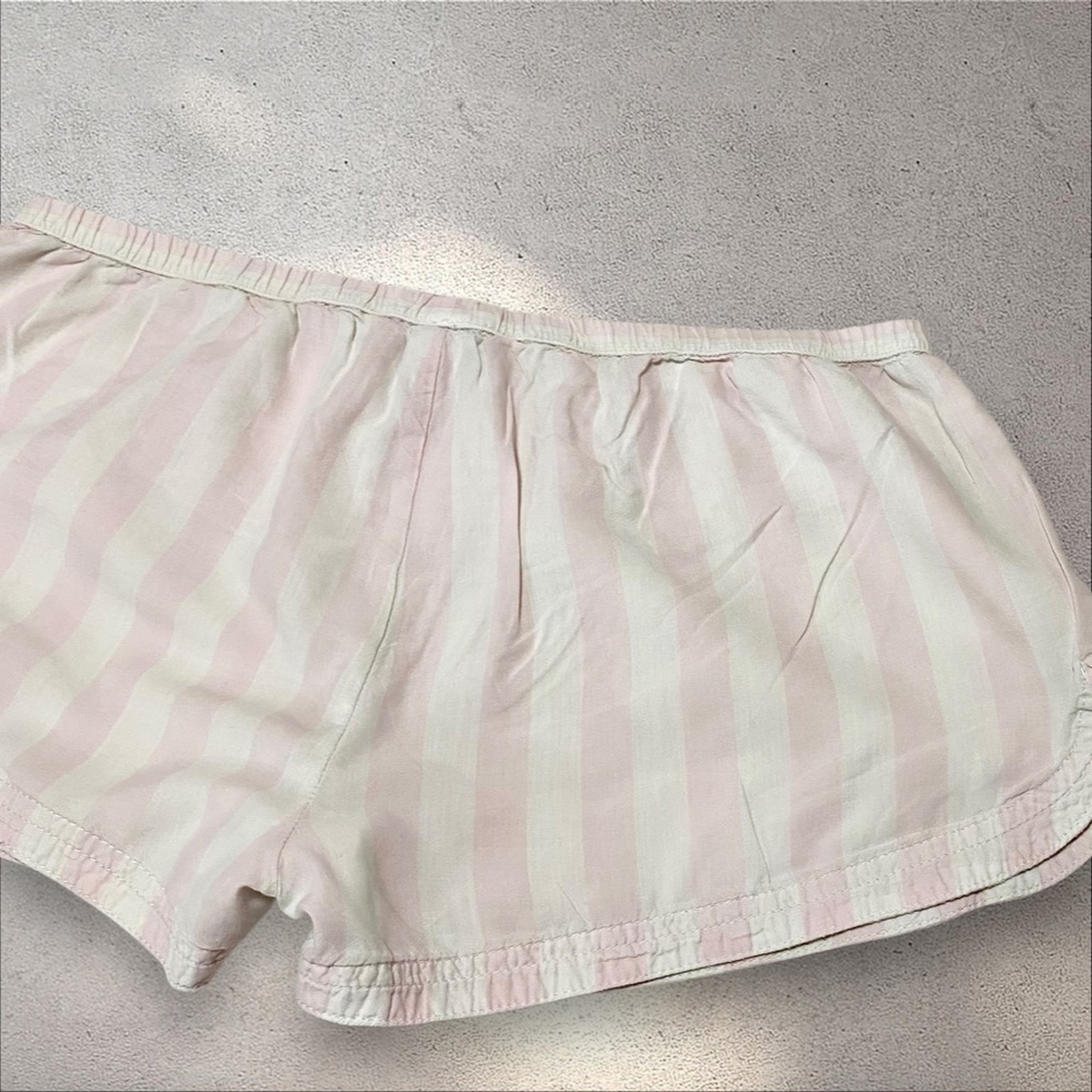 !! SOLD DO NOT BUY !! VS Pink & White Shorts - Picture 2 of 4